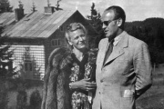 Après le guerre, Emilie et Oskar Schindler avaient émigré en Argentine où ils vécurent jusqu’à leur séparation, en 1957.