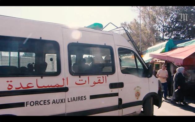 Les minivans des forces auxiliaires qui sillonnent les rues de Rabat, filmées par nos équipes, ici le 19 octobre 2023.