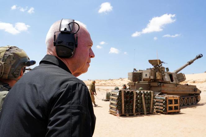 El ministro de Defensa israelí, Yoav Gallant, el 7 de mayo de 2024, en la frontera con la Franja de Gaza, cerca de Rafah (foto transmitida por el ejército).