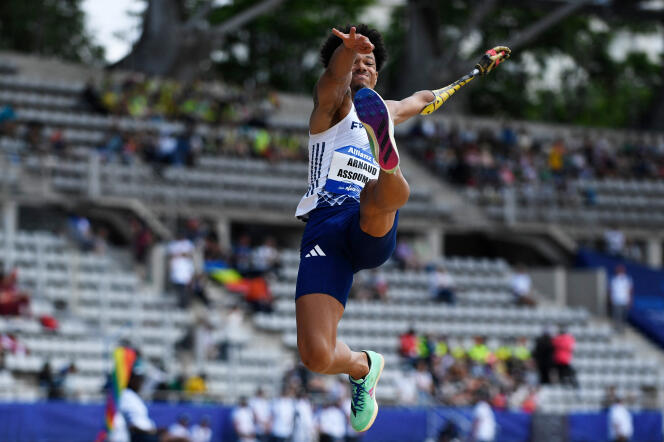 Le para-athlète Arnaud Assoumani en finale des championnats du monde de saut en longueur (catégorie T47), à Paris, le 13 juillet 2023.