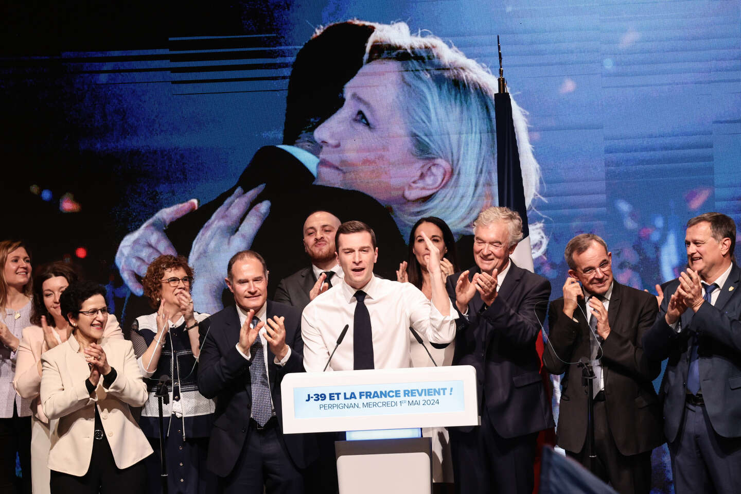Regarder la vidéo Européennes : Marine Le Pen ne veut pas laisser toute la lumière à Jordan Bardella