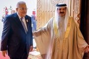The king of Bahrain, Hamad bin Isa Al Khalifa (right), and the president of the Palestinian Authority, Mahmoud Abbas, in Manama, May 16, 2024.