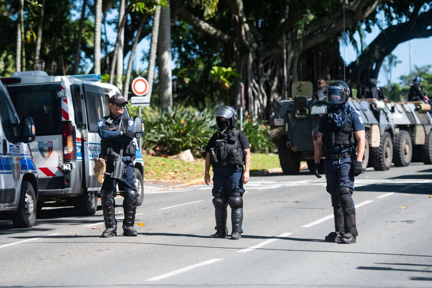 Regarder la vidéo Emeutes en Nouvelle-Calédonie : l’Etat tente de ramener le calme par une vaste opération de gendarmerie