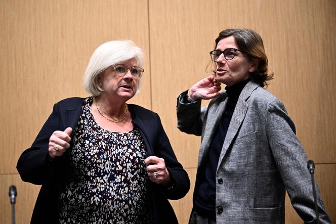 La ministre Santé Catherine Vautrin et la présidente de la commission parlementaire spéciale, Agnès Firmin Le Bodo, à l’Assemblée nationale, le 22 avril 2024.