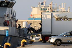 Des sacs mortuaires contenant des victimes du naufrage de Pylos, au port de Kalamata (Grèce), le 15 juin 2023. 