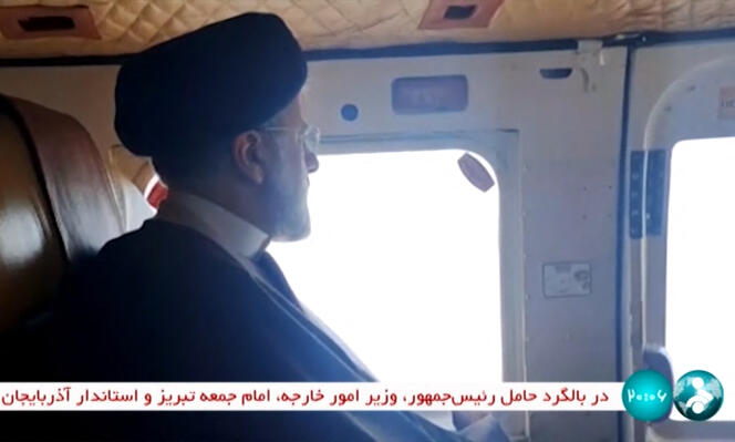 Capture d’écran d’une vidéo diffusée le 19 mai 2024 par la télévision d’Etat iranienne montrant le président Ebrahim Raïssi à bord d’un hélicoptère, lors d’un déplacement en Azerbaïdjian.