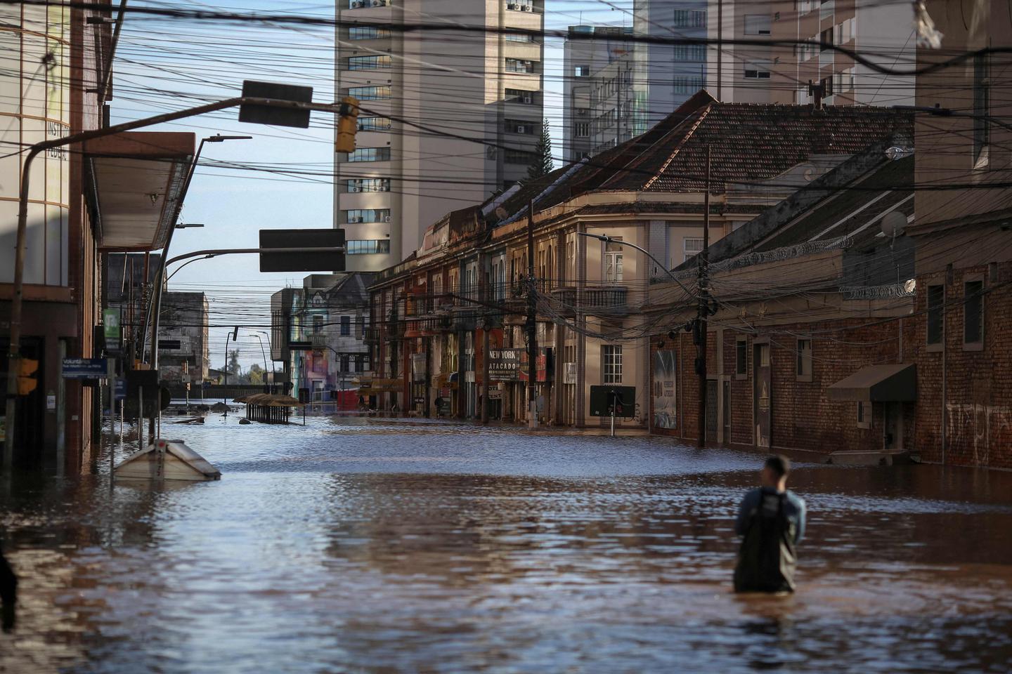 大洪水で水没したポルトアレグレ、準備不足を反省「すべてを再建しなければならない」