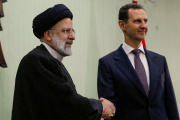Iranian President Ebrahim Raissi and Syrian President Bashar al-Assad (right) at the signing of a cooperation agreement in Damascus on May 3, 2023.