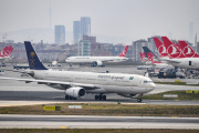 Un avion de la compagnie aérienne Saudia, sur le tarmac de l’aéroport Atatürk, à Istanbul, le 4 avril 2019.