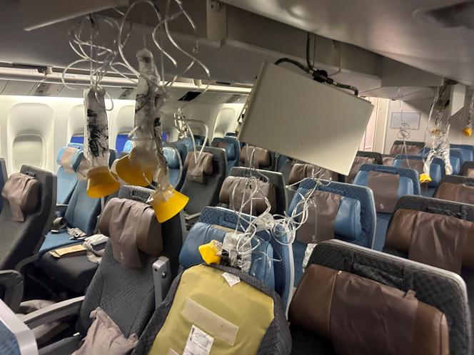 L’intérieur du vol SQ321 de Singapore Airline photographié après un atterrissage d’urgence à l’aéroport international Suvarnabhumi de Bangkok, en Thaïlande, le 21 mai 2024.