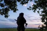 Un militaire ukrainien près de la ville de Vovchansk, dans la région de Kharkiv, en Ukraine, le 19 mai 2024. 
