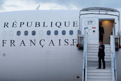 Emmanuel Macron, à l’aéroport de Paris-Orly, le 21 mai 2024. 