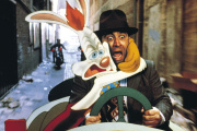 Le lapin Roger et le détective Eddie Valiant (Bob Hoskins) dans « Qui veut la peau de Roger Rabbit » (1988), de Robert Zemeckis.