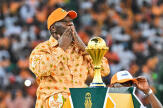 En Côte d’Ivoire, le trophée de la CAN, objet du désir des politiques