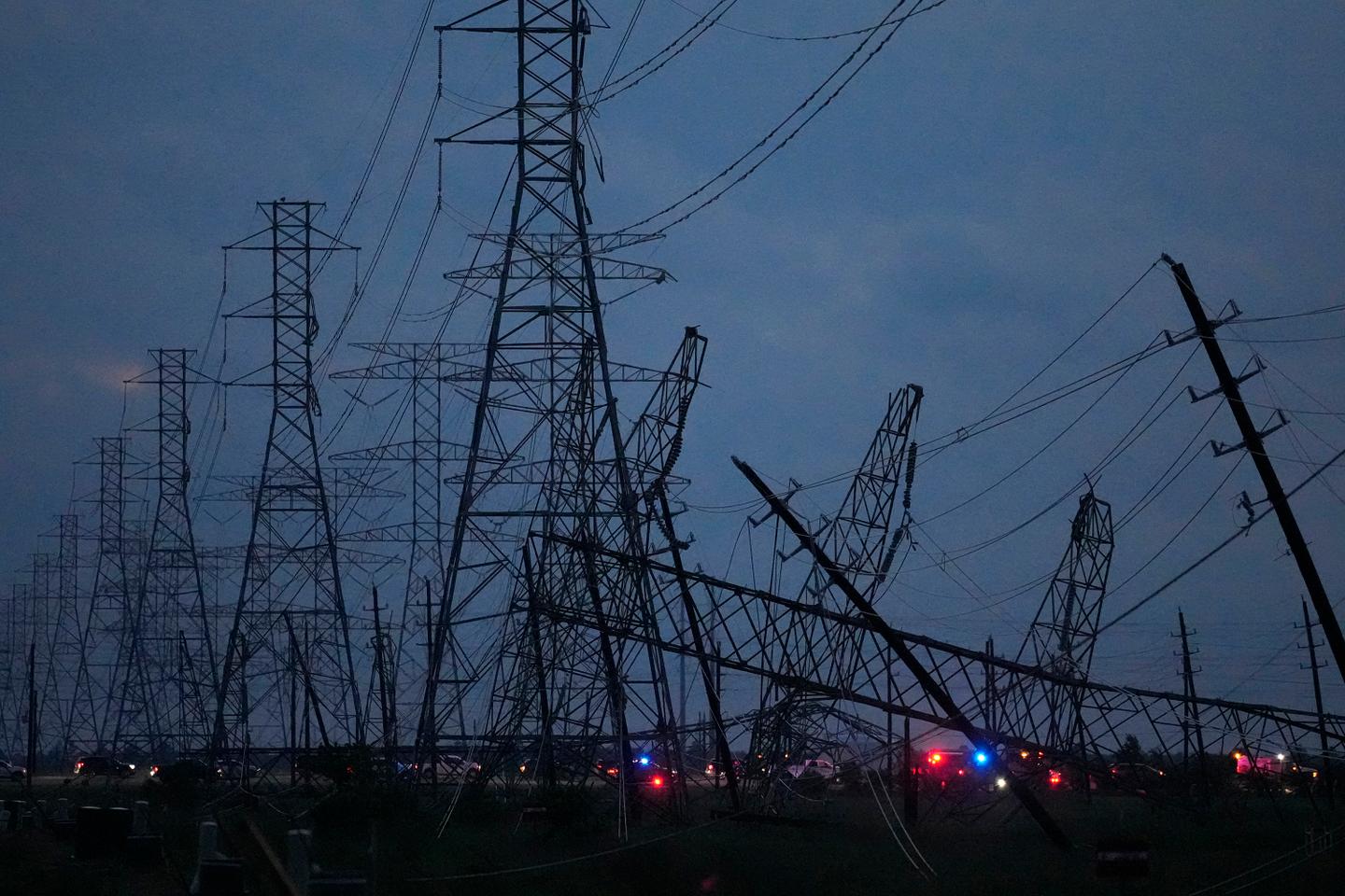 At least 5 dead in Texas after powerful storms sweep across Texas and Oklahoma