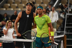 Alexander Zverev  et Rafael Nadal lors de leur match à Roland-Garros, le 3 juin 2022 à Paris.