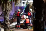Des membres du personnel d’urgence au travail après l’effondrement d’un immeuble, à Palme de Majorque, le 23 mai 2024.