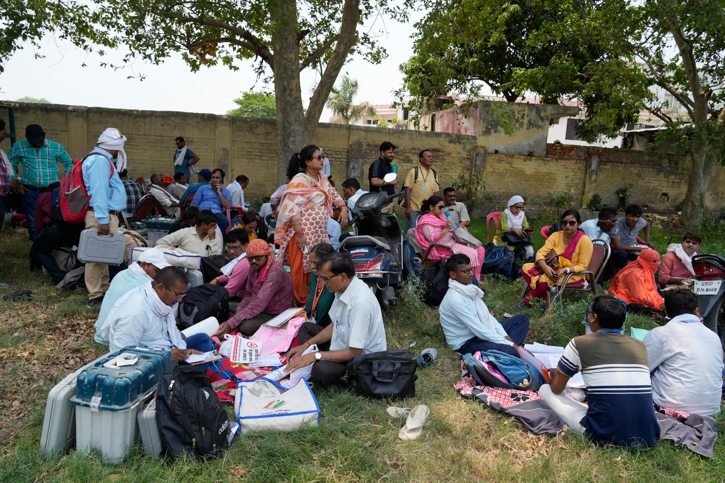 India: Heatstroke kills 33 election staff in one state on last day of voting