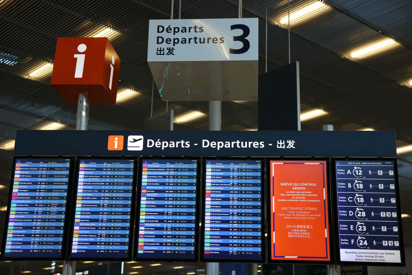 En París-Orly, el 70% de los vuelos cancelados este fin de semana tras el anuncio de una huelga de controladores aéreos
