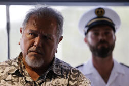 Moetai Brotherson, le président de la Polynésie française, à bord d’un patrouilleur de la marine française, à Port-Vila, le 27 juillet 2023.