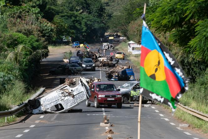 Un barrage filtrant installé par des indépendantistes sur la RT1 près de la tribu Saint Laurent à Paita, en Nouvelle-Calédonie, le 24 mai 2024.