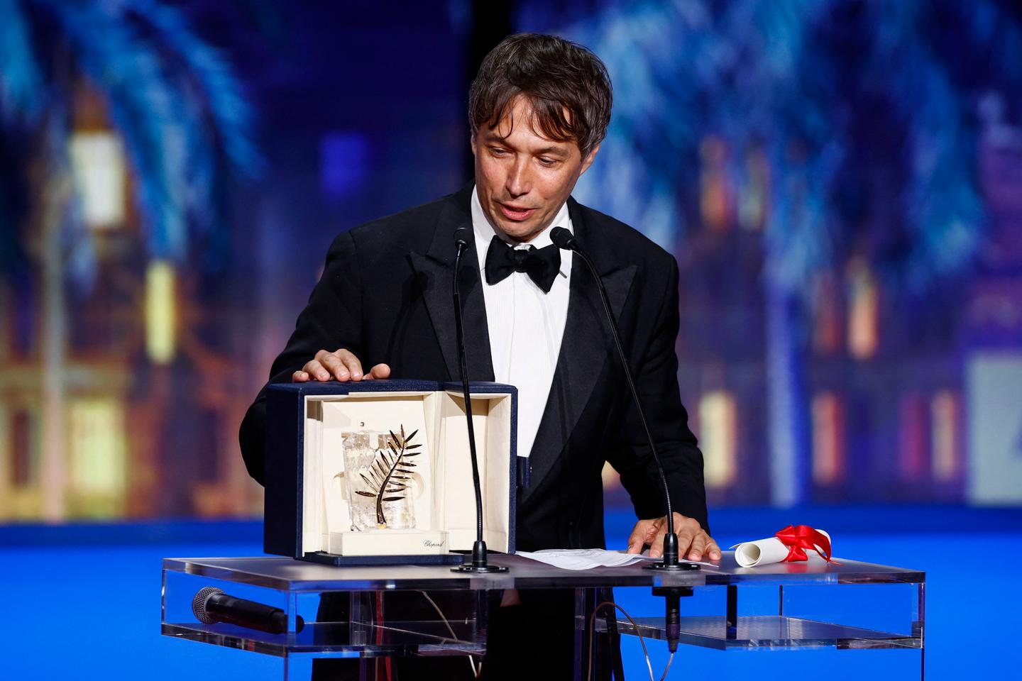 Regarder la vidéo Festival de Cannes 2024 : Sean Baker ou le goût de l’Amérique en marge