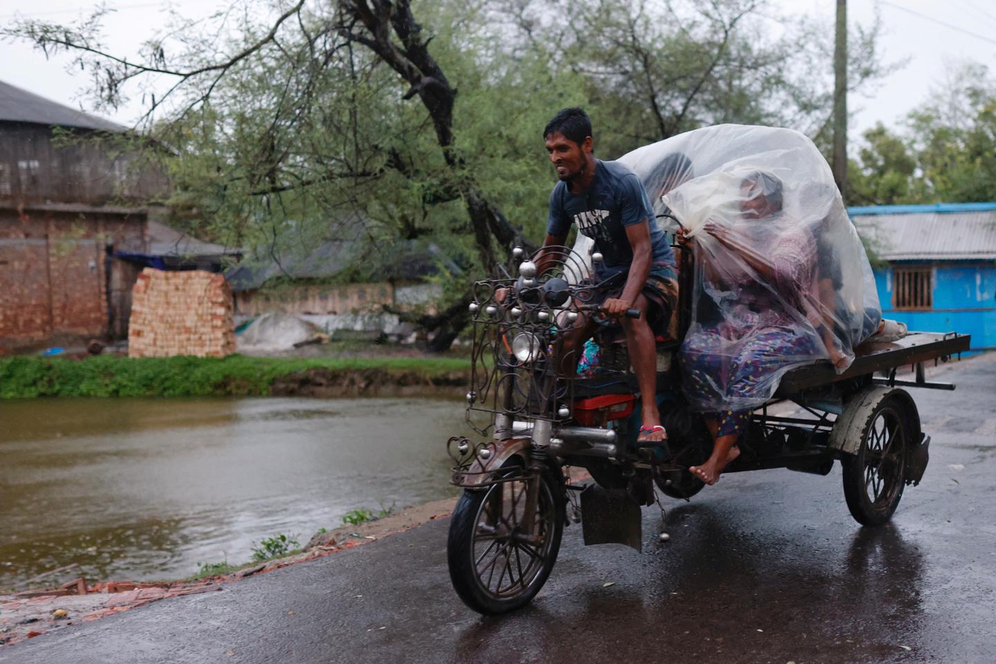In Bangladesh, cyclone floods coastal villages