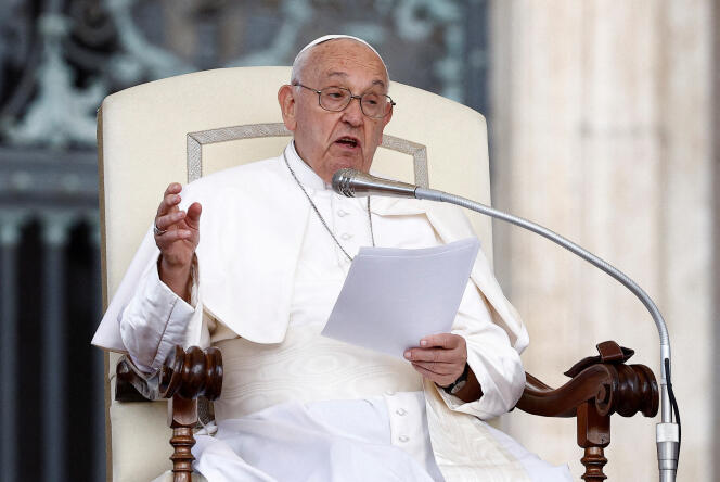 El Papa Francisco asiste a la audiencia general semanal, Plaza de San Pedro, Vaticano, 22 de mayo de 2024.
