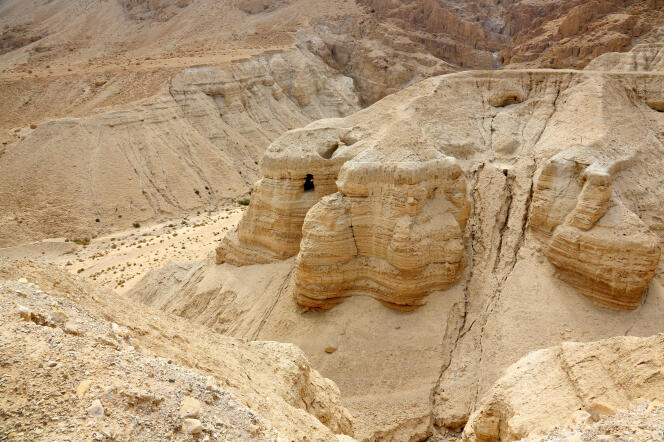 L’une des grottes ou furent découverts les Manuscrits de la Mer Morte, près de Wadi Qumrann en Palestine.