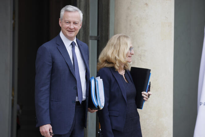 El ministro de Economía y Finanzas, Bruno Le Maire, y la ministra de Educación, Nicole Belloubet, en el Elíseo, en París, el 3 de abril de 2024.
