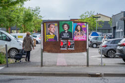 Affiches électorales à Auch, le 16 mai 2024.