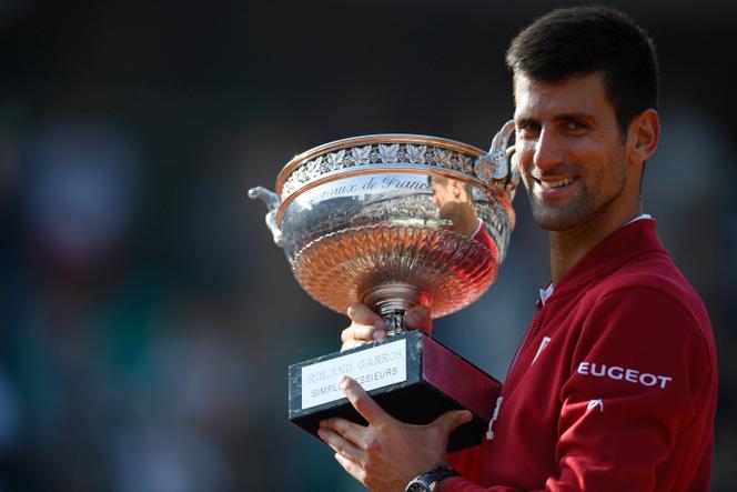 Le Serbe Novak Djokovic après avoir remporté le match de la finale masculine de tennis de Roland-Garros 2016, à Paris.