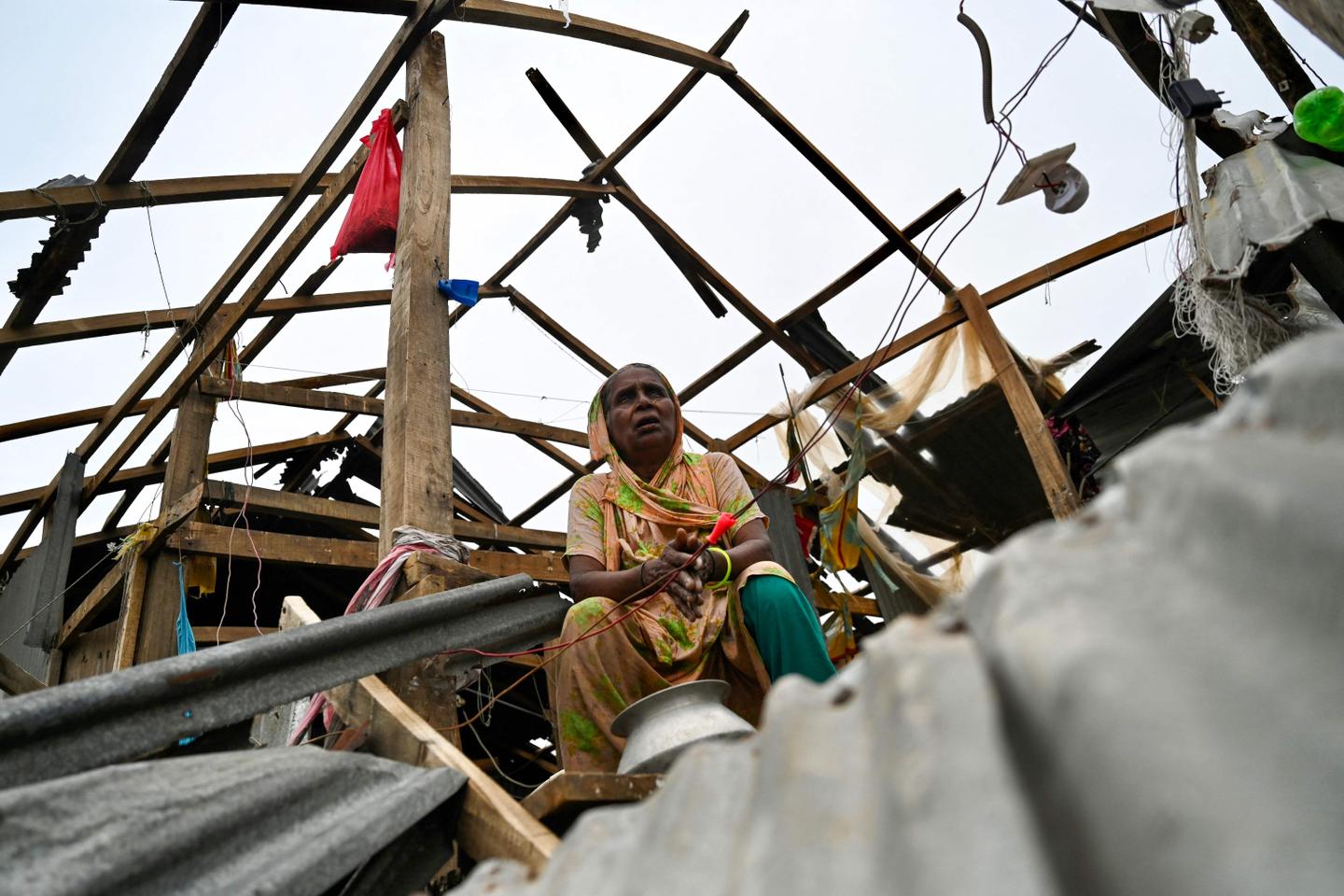 India and Bangladesh cyclone death toll rises