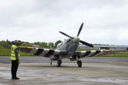 Un avion de combat britannique Spitfire en démonstration dans le Kent, en Angleterre, le 28 mai 2024.
