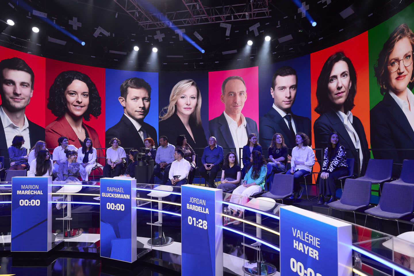 Regarder la vidéo Elections européennes 2024 : l’Arcom appelle TF1 et France Télévisions au « strict respect des règles » des temps de parole, avant l’interview d’Emmanuel Macron