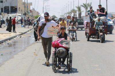 Des Palestiniens fuient la ville de Rafah, bombardée par Israël, le 28 mai 2024.