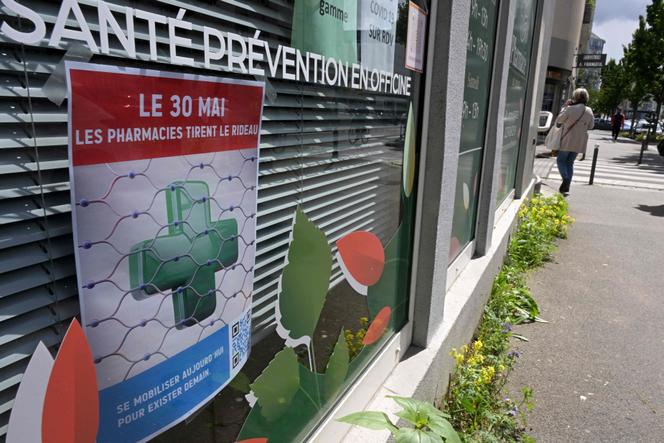 Une pharmacie fermée pour cause de grève à Rennes, le 30 mai 2024.
