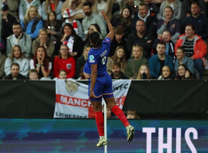 L'attaquante des Bleus Marie-Antoinette Katoto marque le but de la victoire contre l'Angleterre le 31 mai 2024 à Newcastle en Angleterre.