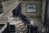 Des soldats russes capturés, dans le centre de détention des prisonniers de guerre de la région de Lviv, en Ukraine, le 25 avril 2024.