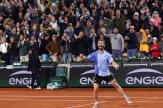 Roland-Garros 2024 : Corentin Moutet fait son show et se qualifie pour les huitièmes de finale