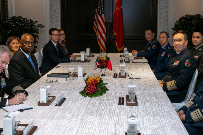 Lloyd Austin, secretario de Defensa de Estados Unidos, y Dong Jun, su homólogo chino, durante una reunión bilateral en Singapur, el 31 de mayo de 2024.