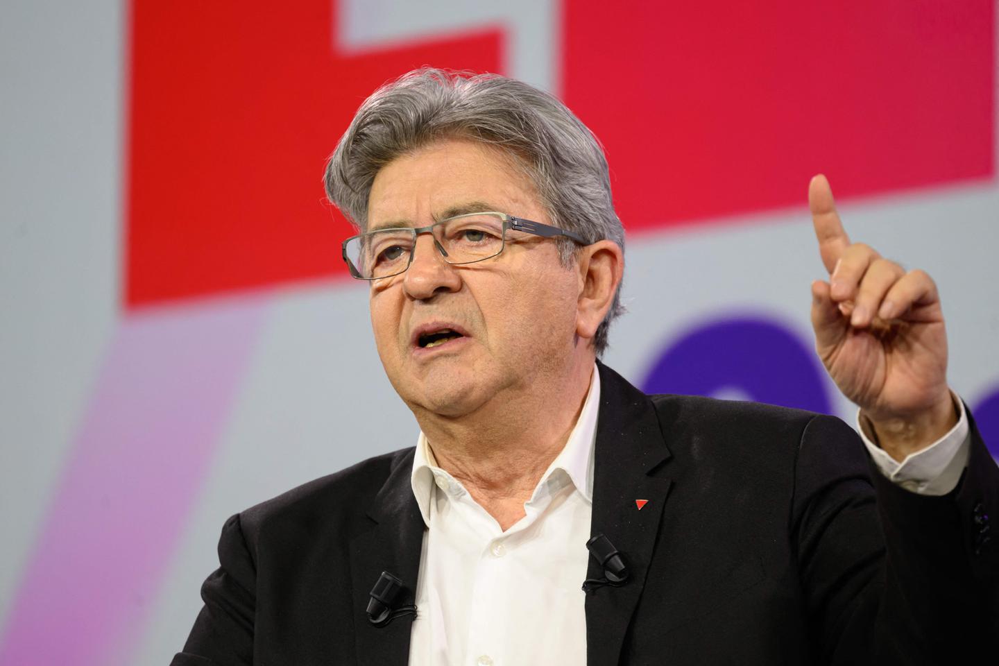 la izquierda ajusta sus cuentas a través de plataformas interpuestas