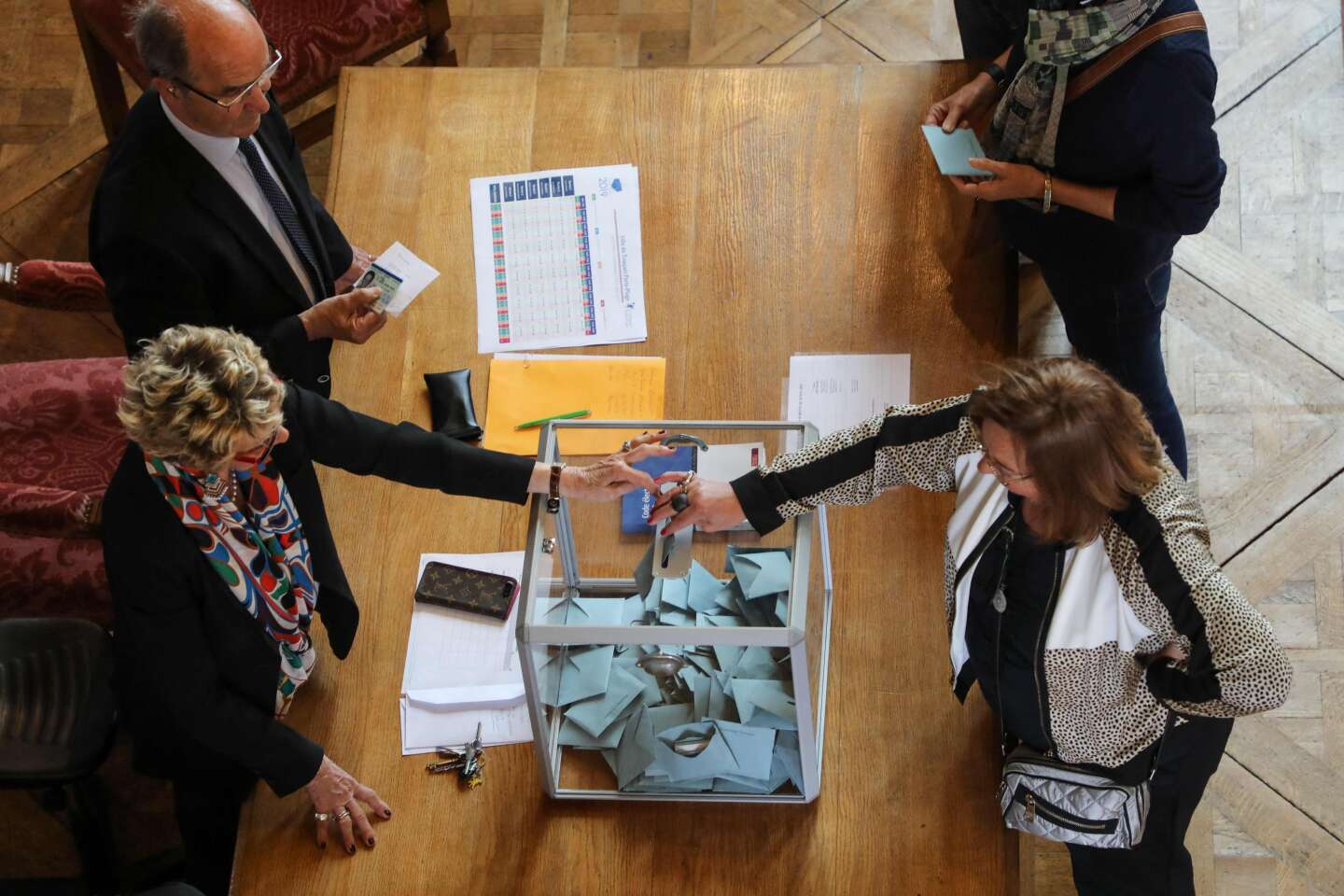 Regarder la vidéo Elections européennes : les abstentionnistes, un réservoir de voix pour le RN