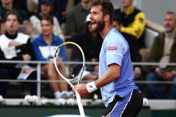 Le Français Corentin Moutet, face à Jannik Sinner, en huitièmes de finale de Roland-Garros.