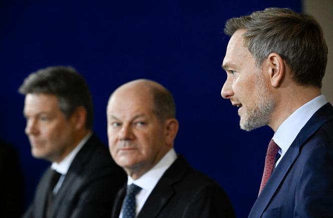 Should Europeans work more to halt economic decline? | WN24 1 From left to right, German Economics Minister Robert Habeck, Chancellor Olaf Scholz and Finance Minister Christian Lindner in Berlin on December 13, 2023.
