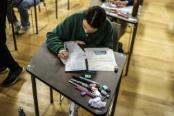 Un élève passe des examens au lycée Marie-Louise Dissard-Françoise, à Tournefeuille (Haute-Garonne), le 14 juin 2023.