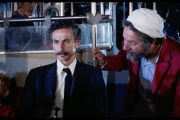 Mohamed Zinet (au centre) dans le seul long-métrage qu’il a réalisé, en 1971, « Tahia ya didou » (« Alger insolite »).