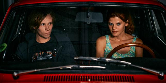 « En attendant la nuit » : un vampire dans le clair-obscur d’une zone pavillonnaire