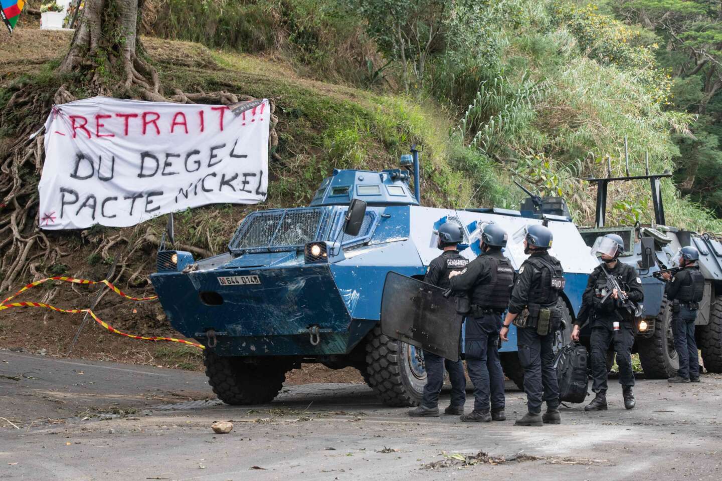 Regarder la vidéo Nouvelle-Calédonie : un huitième mort après une fusillade entre des gendarmes et des indépendantistes survenue lundi
