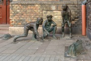 « Les Garçons de la rue Pal », groupe sculpté de Peter Szanyi (2007), à Budapest. Un hommage au roman de Ferenc Molnar.
